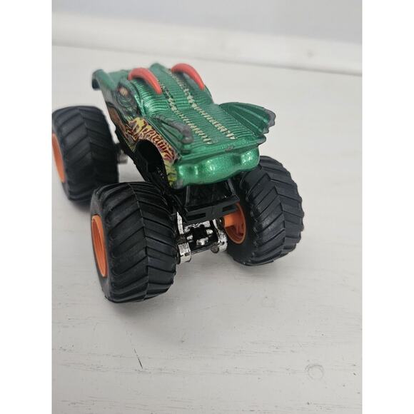 Hot Wheels Monster Jam Truck Green Dragon Toy Car 1:64 Scale - Picture 6 of 8